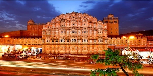 Touring on Indian Historical Points with Taxi Services - Bharat Taxi Blog